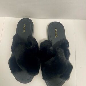 Qupid Conner-01 Black Furry Women's Slippers Shoes